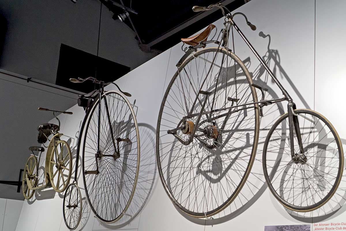 Die Evolution der Motorräder: Von Dampfmotoren bis zu elektrischen Bikes