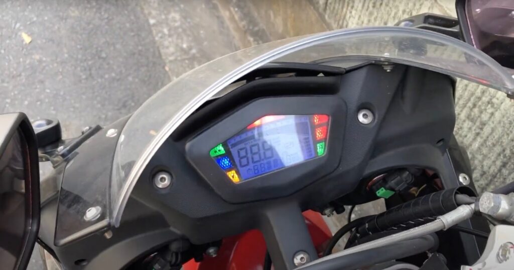 Armaturenbrett des Motorrads Derbi GPR 125 Racing